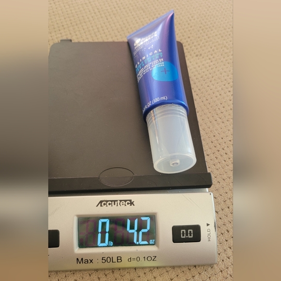 New Head & Shoulders Clinical Itch Relief Sensitive Scalp Treatment 3.3oz - Picture 2 of 5